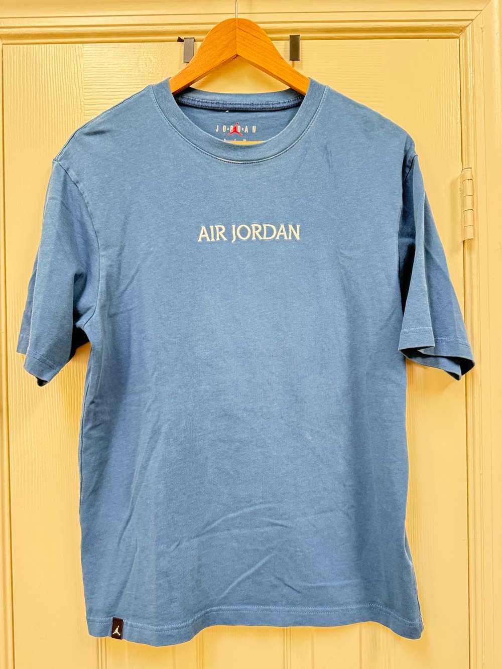 Jordan Men's Blue Logo T-Shirt Jumpman Logo Size Small Retro 90s Cotton
